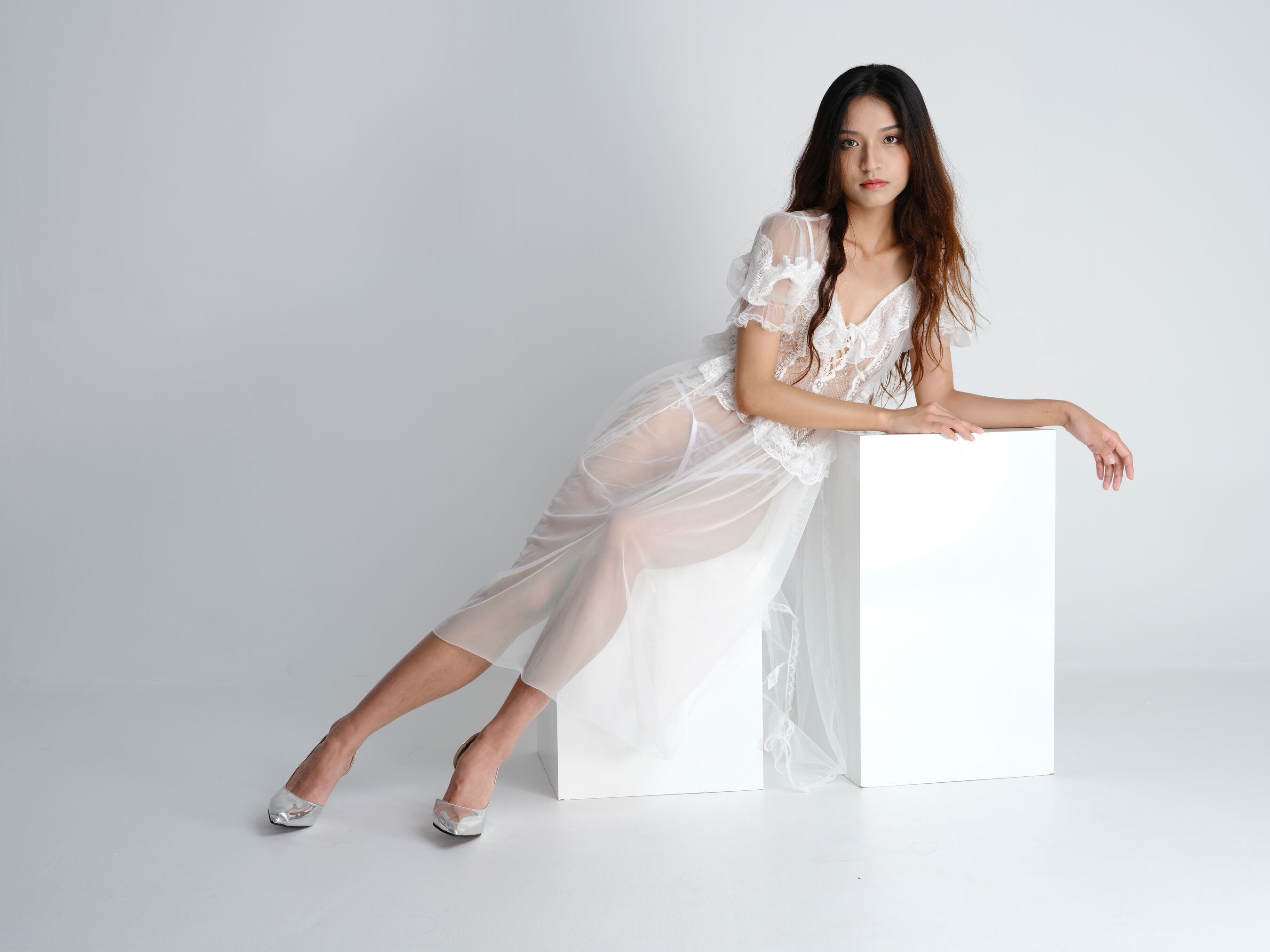 纯白纱衣诱惑美女