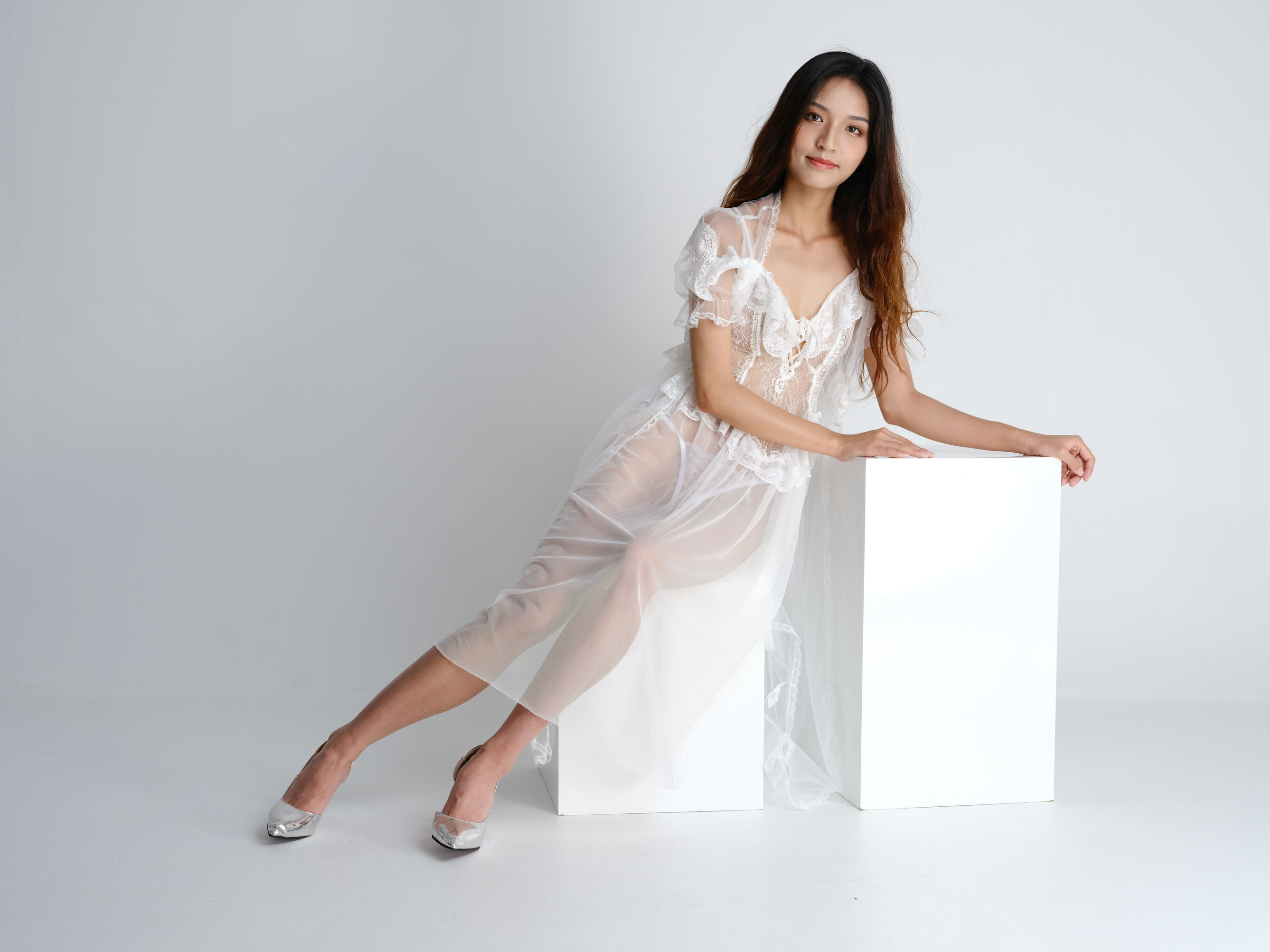 纯白纱衣诱惑美女