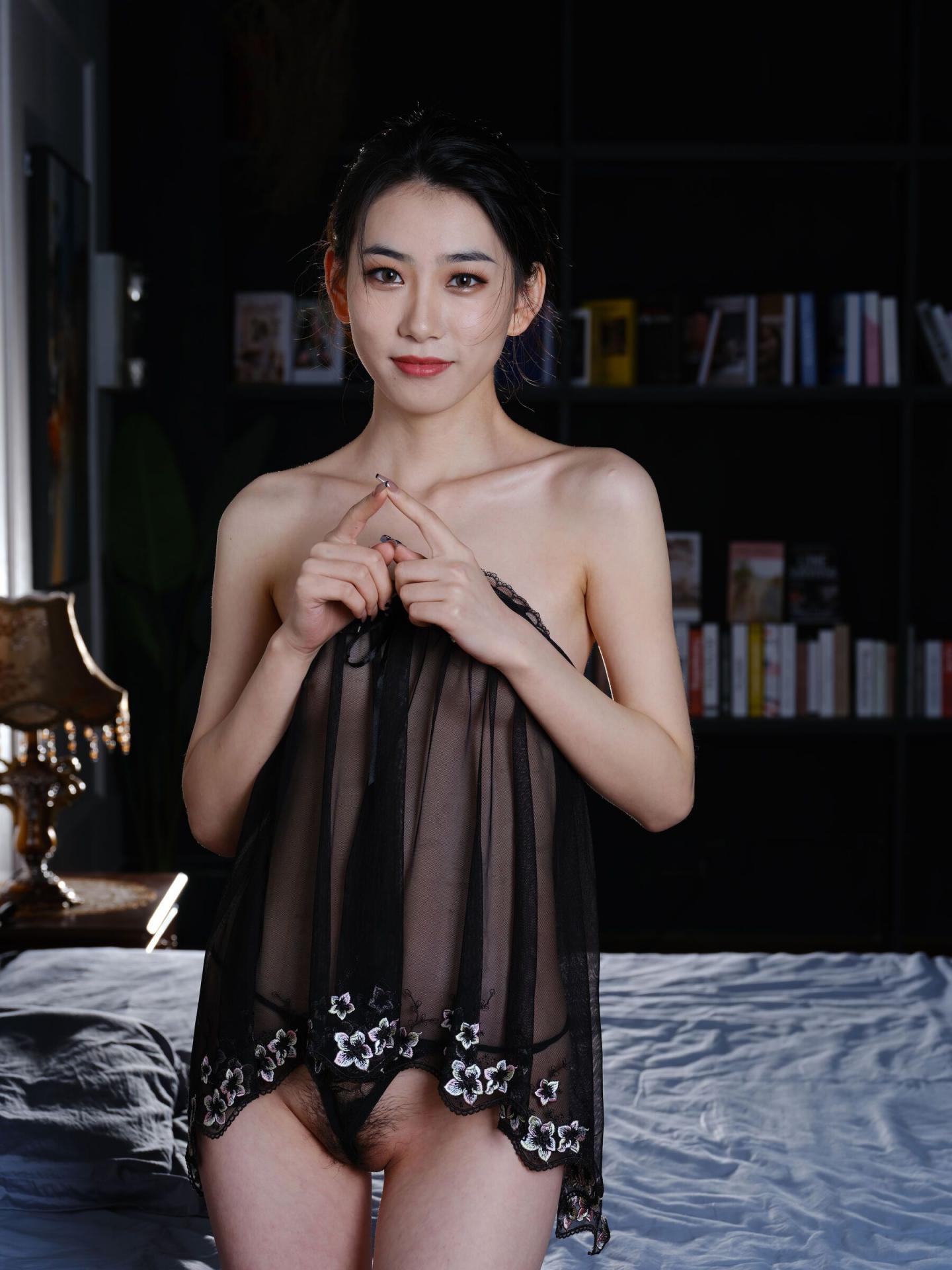 黑丝情欲睡衣白嫩妹子简直就是人间尤物