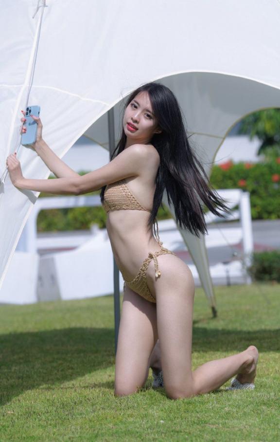 猴急的你选择紧身衣还是比基尼