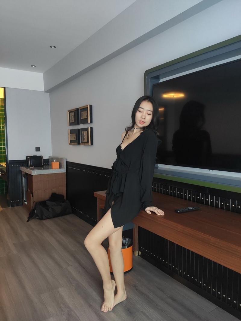 黑色系极品少妇