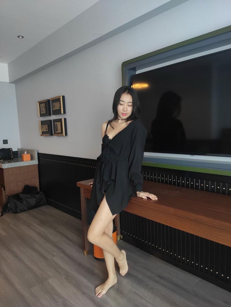 黑色系极品少妇