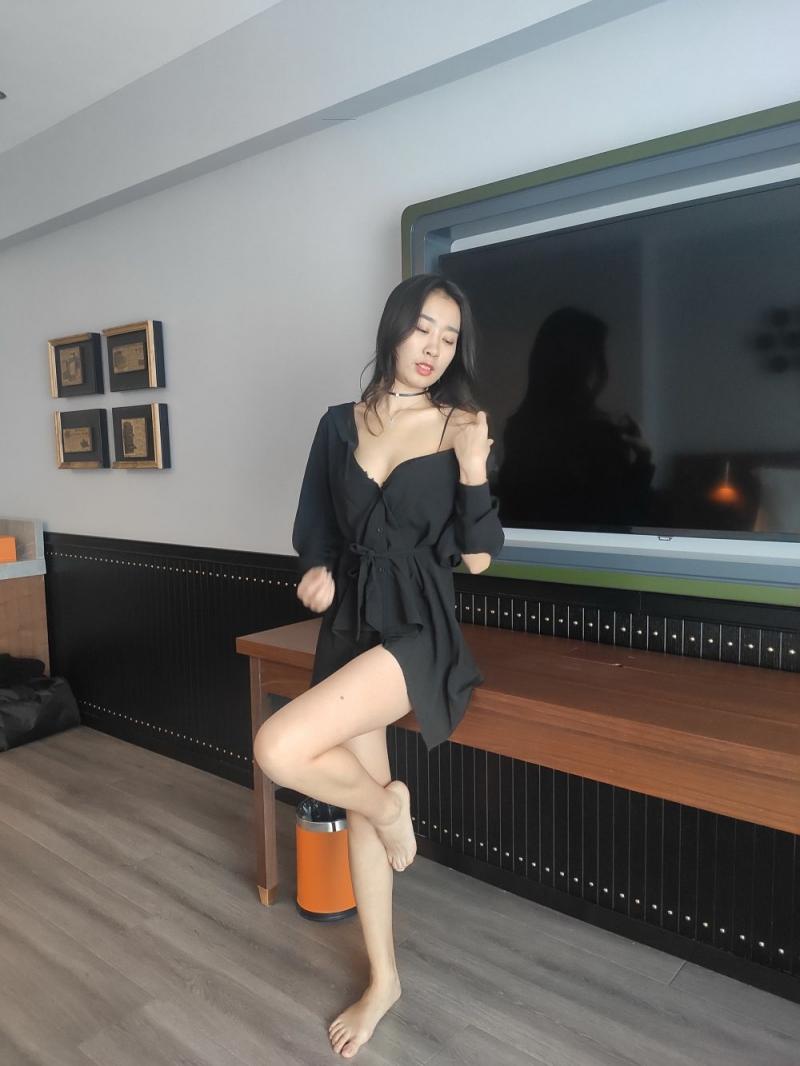 黑色系极品少妇