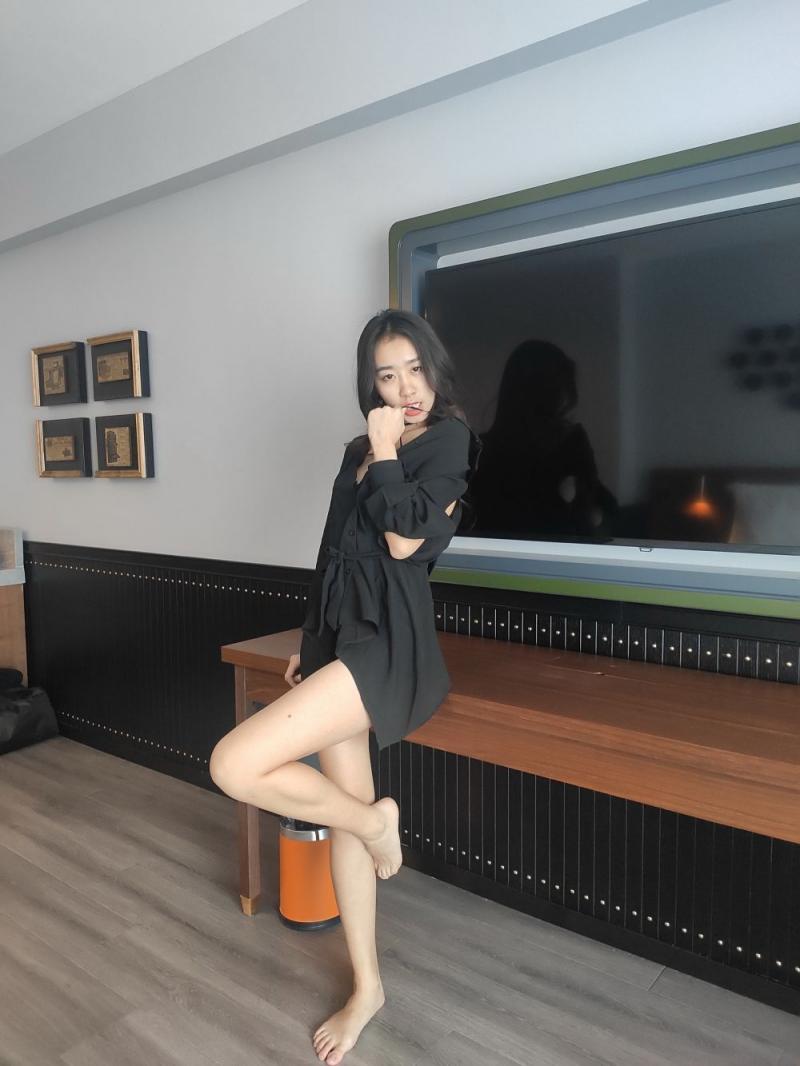 黑色系极品少妇