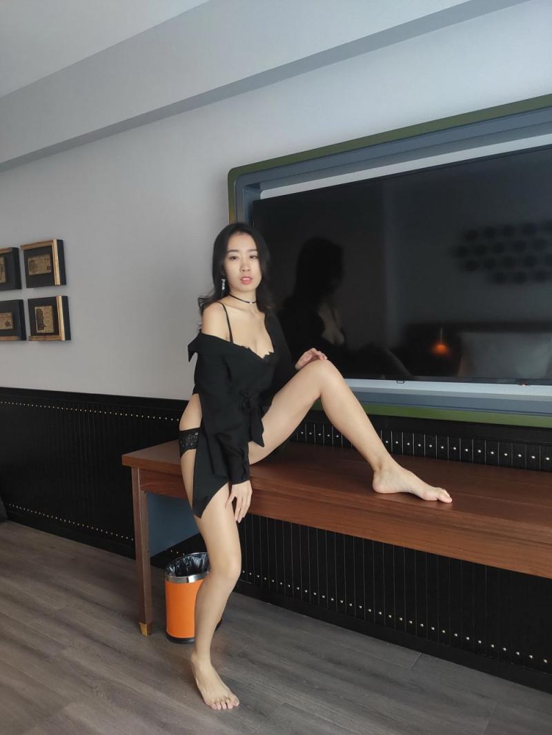 黑色系极品少妇