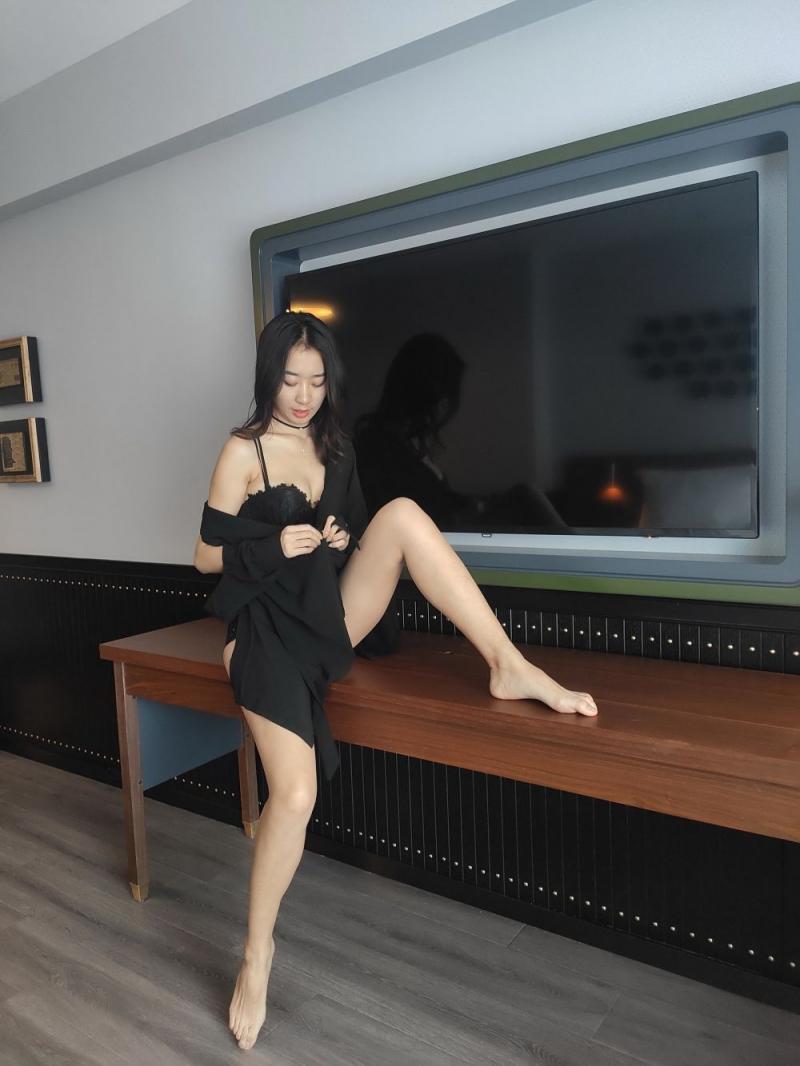 黑色系极品少妇