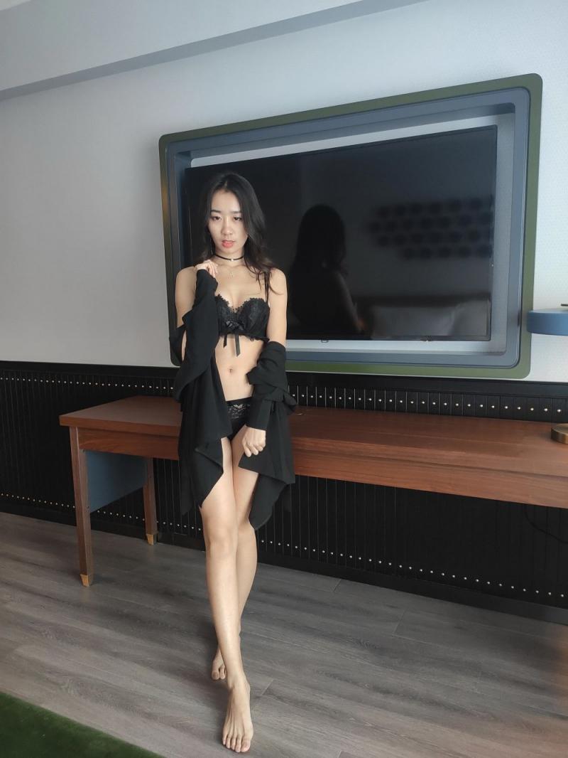 黑色系极品少妇