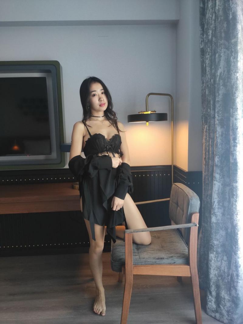 黑色系极品少妇