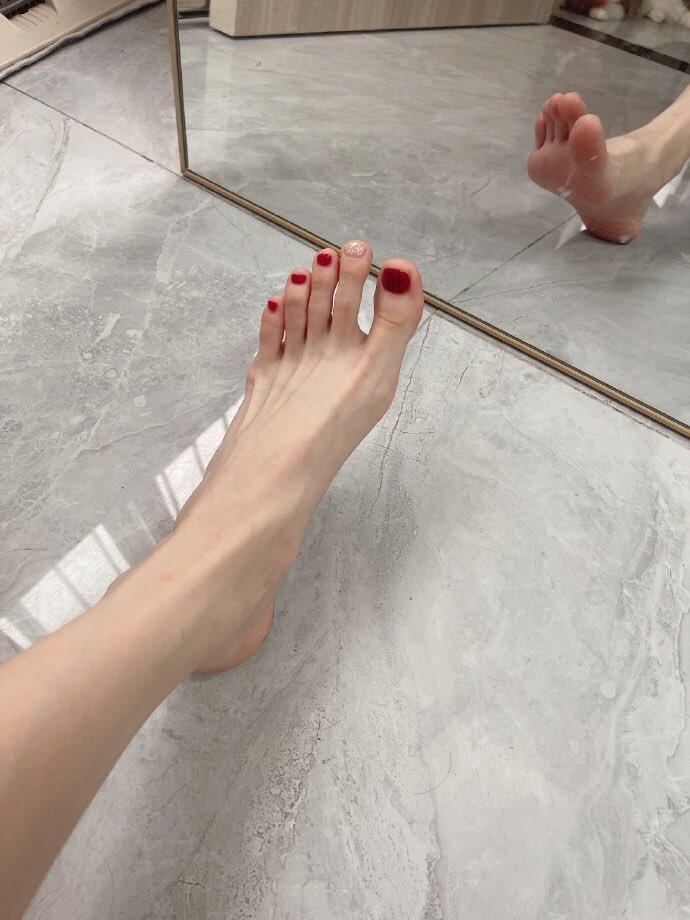 细细脚踝，软嫩白皙的玉足，是不是你的菜