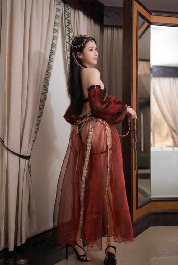 鱼子酱薄纱写真