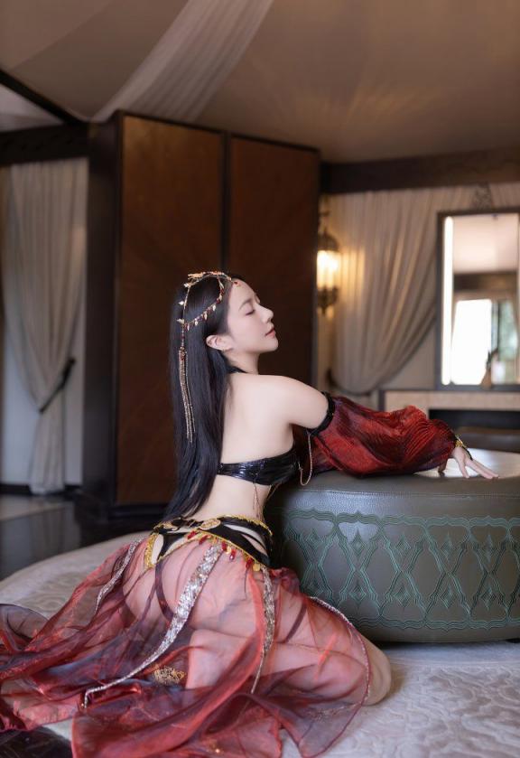 鱼子酱薄纱写真