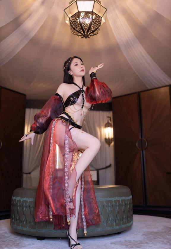 鱼子酱薄纱写真