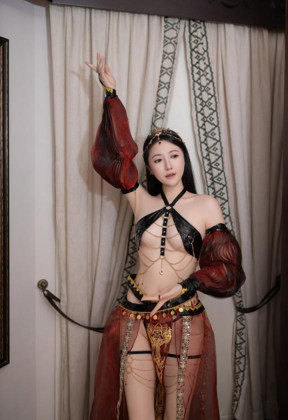 鱼子酱薄纱写真