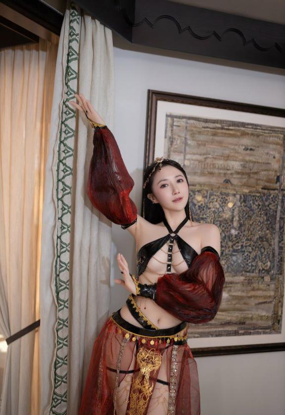 鱼子酱薄纱写真