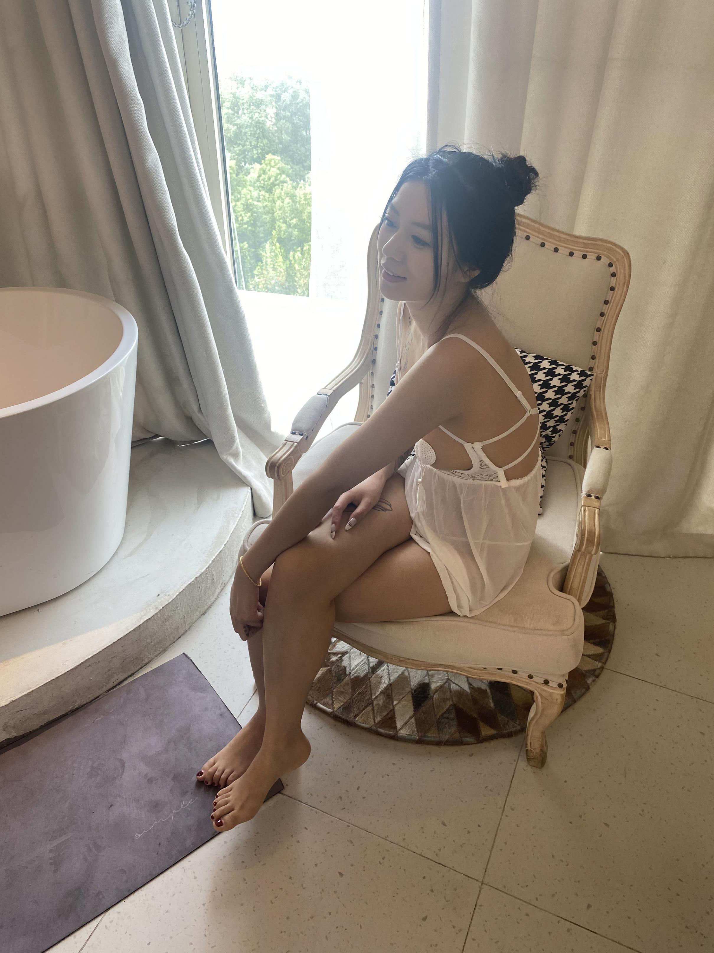 良家大屁股妹子看上去是自愿的