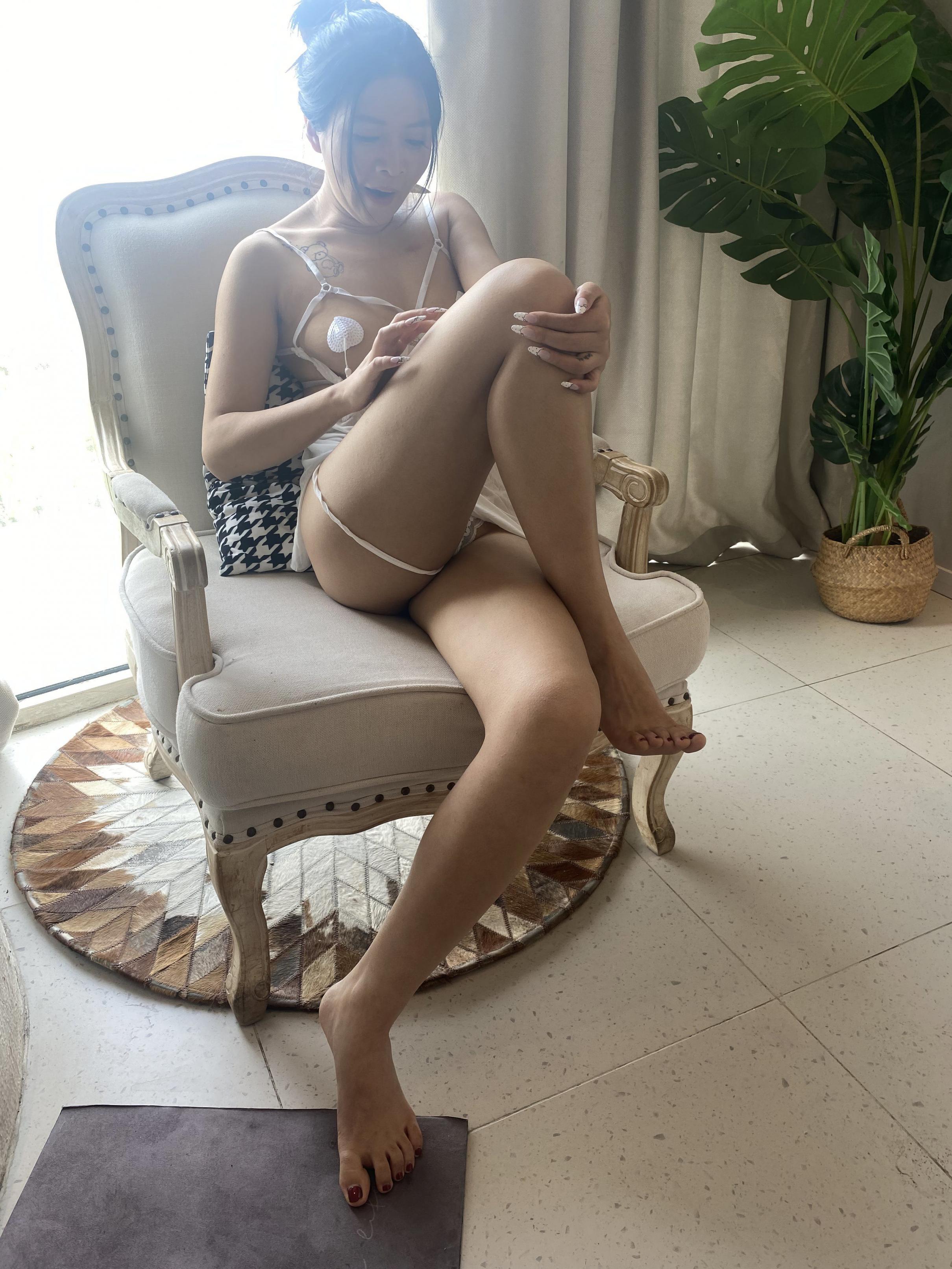 良家大屁股妹子看上去是自愿的