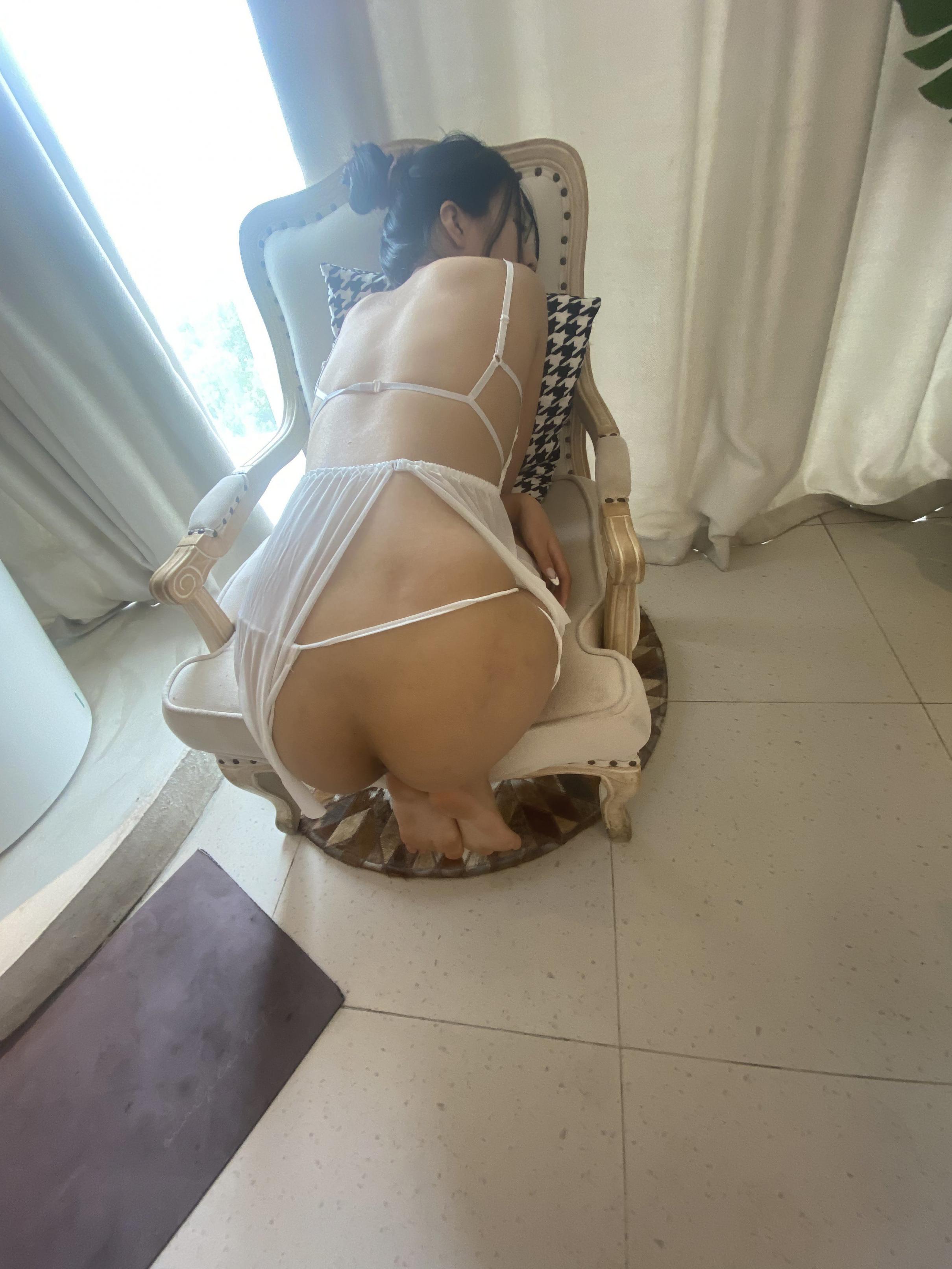 良家大屁股妹子看上去是自愿的