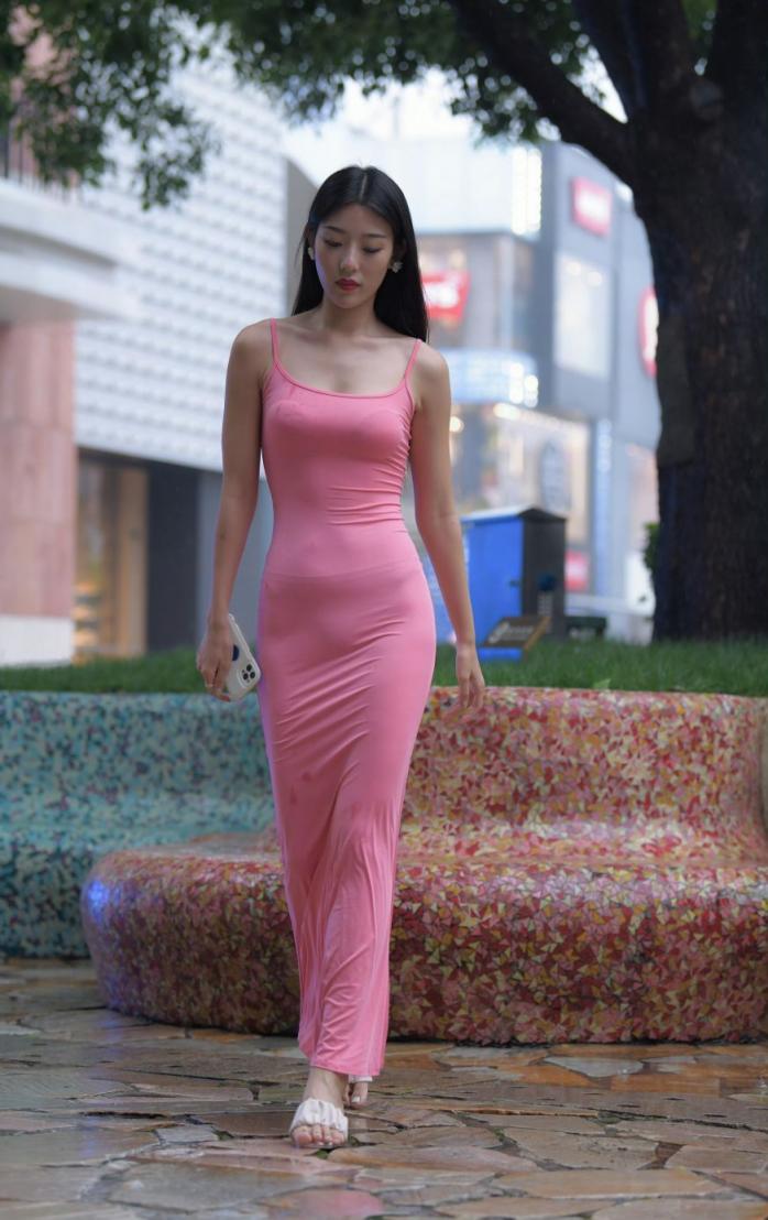 街上那些骚气包臀长裙少妇们